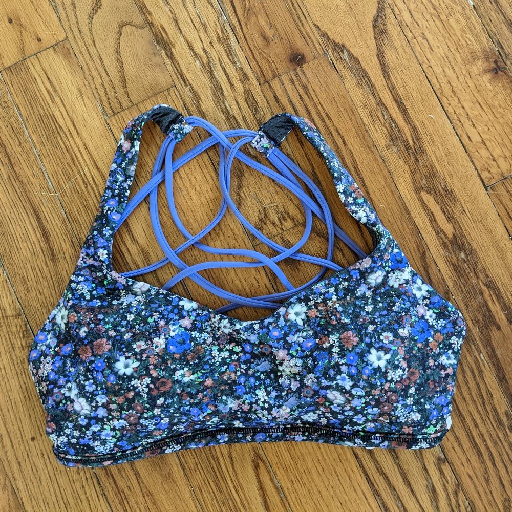 Lululemon Free To Be sz 4 NWT